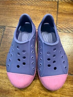 CROCS Kids Purple Slip-On Water Shoes with Pink Toe Caps